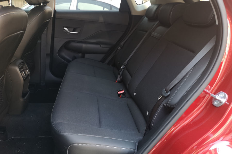 hyundai-kona-2023-1-0-mhev-tecno-review-autoscout24 (22).jpg