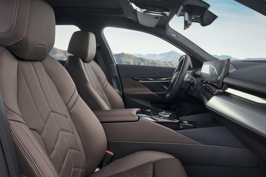 interior-nuevo-bmw-serie-5-2023 (4).jpg