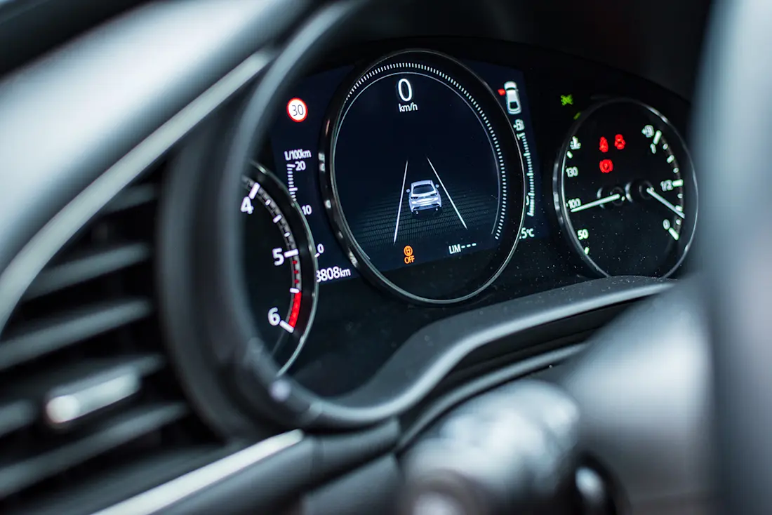 Mazda3-Skyactiv-D-1.8-2020-Tacho Mazda3-Skyactiv-D-1.8-2020-Tacho