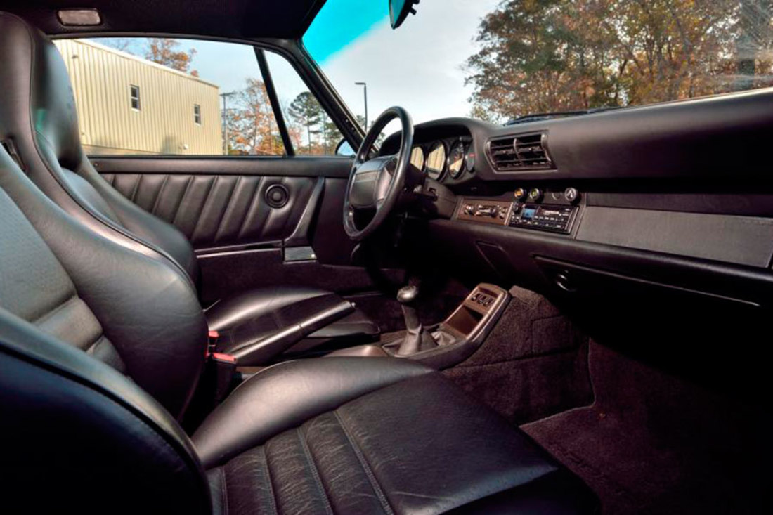FL22_Mecum-Kissimmee-2022_1994-Porsche-911-Turbo_Interior2.jpg