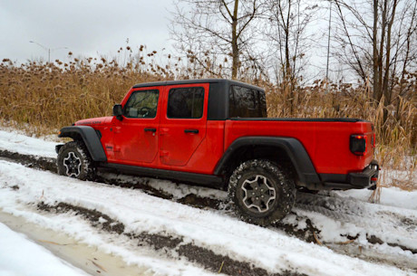 Chevrolet Colorado ZR2 Bison 2020 vs Jeep Gladiator Rubicon 2020 : match comparatif Body Image
