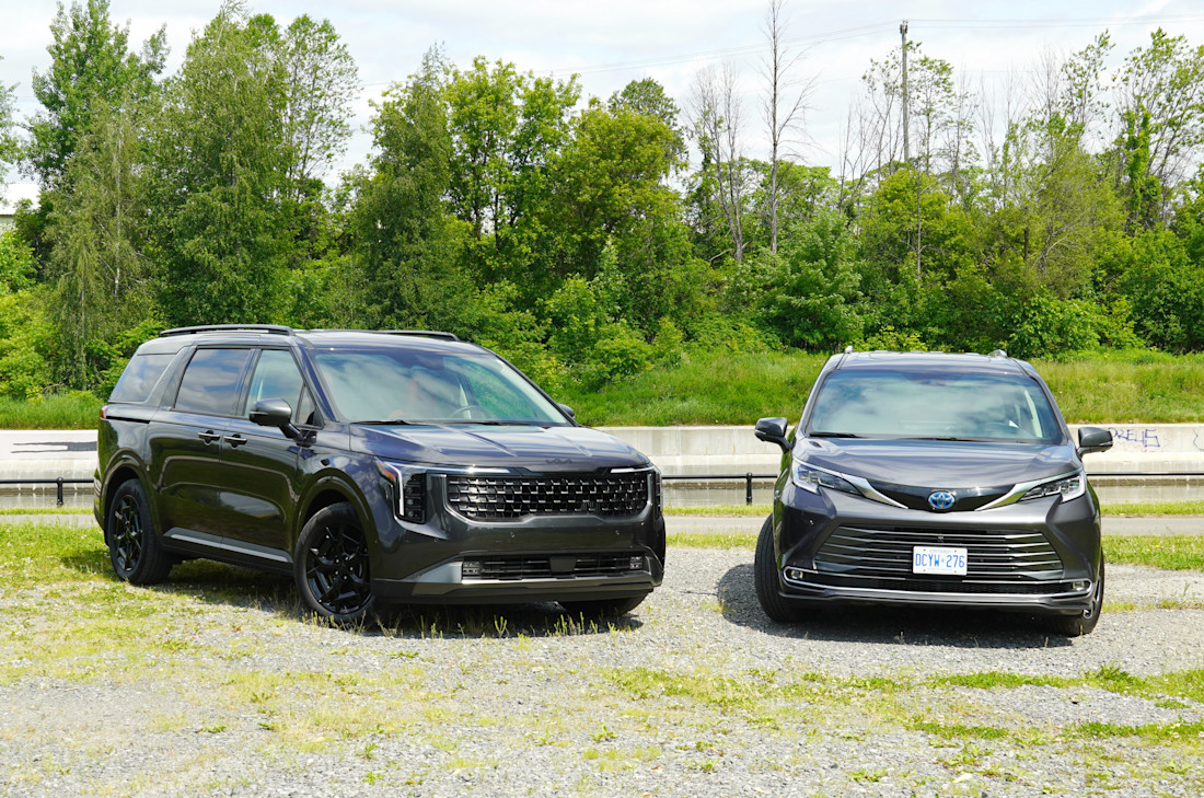 Duel de minifourgonnettes hybrides : la Kia Carnival se frotte à la Toyota Sienna Body Image