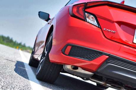 Editorial 2017 honda civic touring coupe 11 jp
