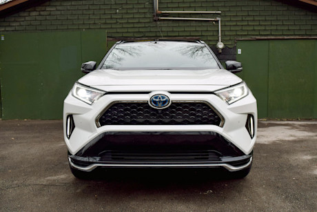 Editorial 2021 toyota rav4 prime xse technology 01 sha