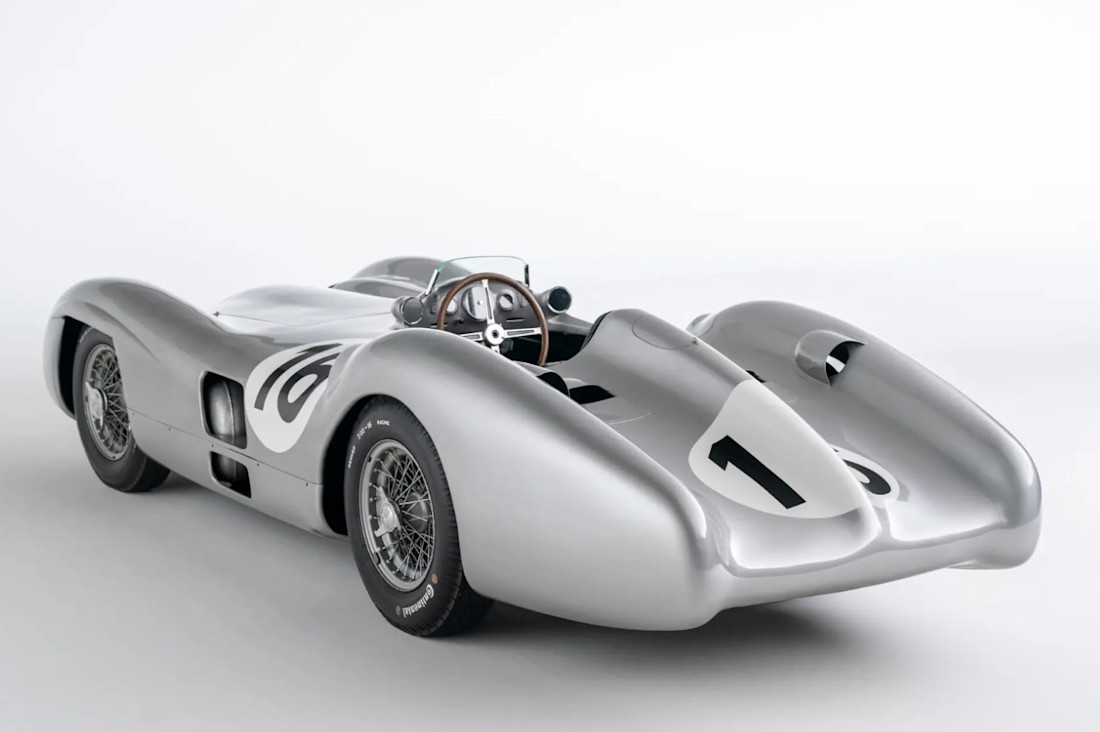 Mercedes-Benz-W-196-R-Stromlinienwagen-1954-fangio (1).jpg