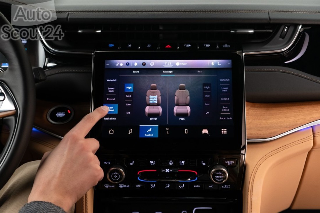 Grand Cherokee - Summit Reserve (4).jpg