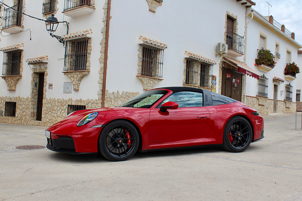 Editorial 2025 porsche 911 gts fd pb 240702 23