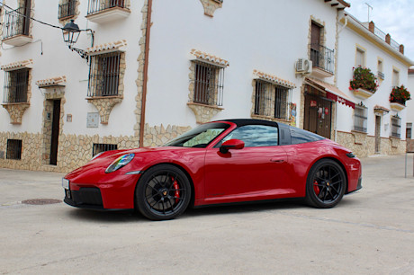 Editorial 2025 porsche 911 gts fd pb 240702 23