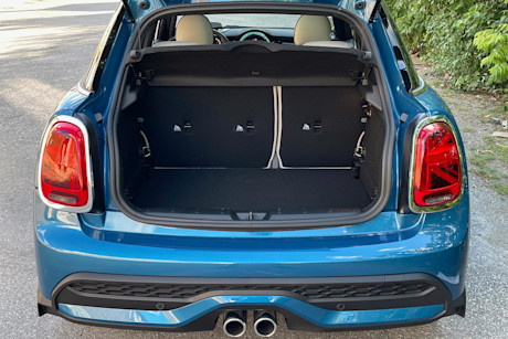 Editorial 2022 mini cooper s 5 door premierplus 24 ct