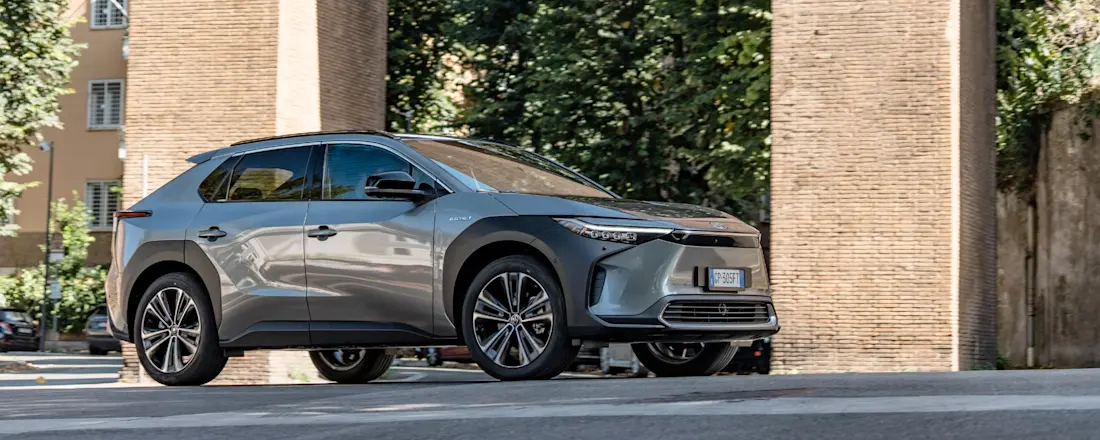 suv elettrico toyota 01