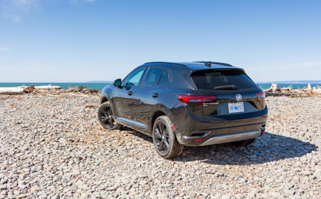 Editorial 2021 buick envision awd essence sport touring 08 ew