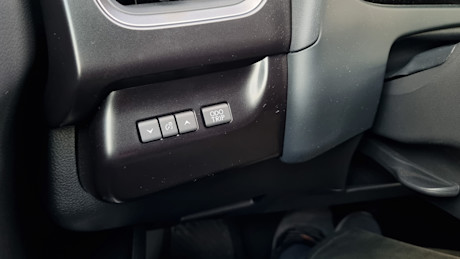 Lexus UX 300h 2025 : essai routier Image