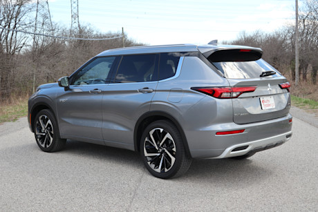 Editorial 2024 mitsubishi outlander phev gt premium 19