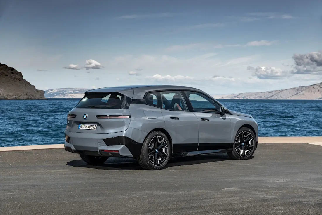 bmw-ix-back