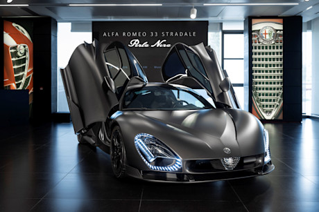 alfa-romeo-33-stradale-perla-nera