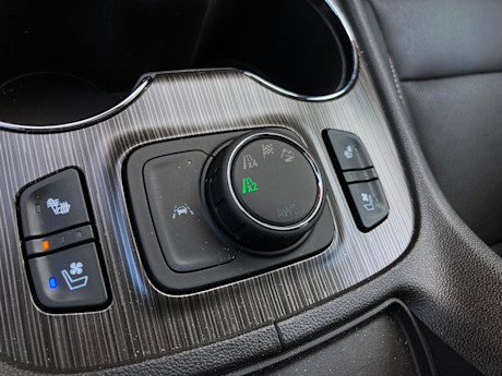 GMC Acadia SLT 2023 : essai routier Body Image