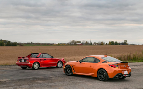 Editorial 2023 toyota gr86 vs 1986 toyota mr2 231113 04 jw