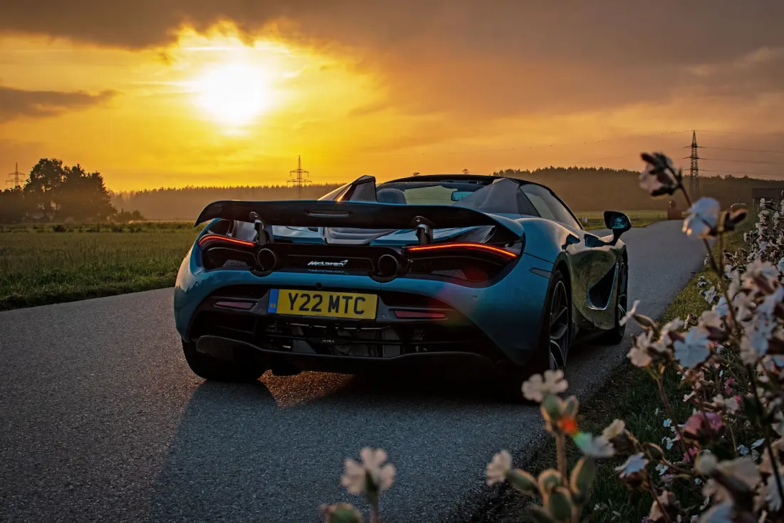 McLaren-720S-Spider-Back-Sun