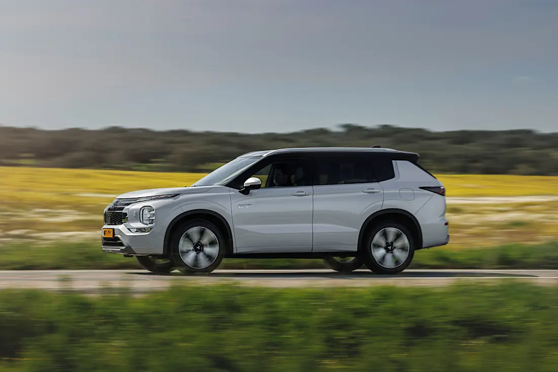 New Outlander PHEV White Diamond 028HR