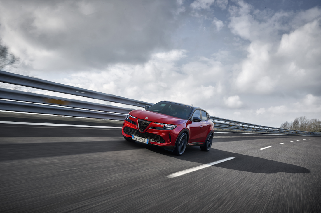 Junior VELOCE, il dinamico SUV elettrico Alfa Romeo