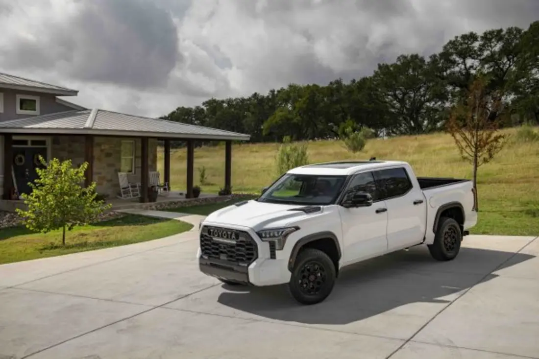 Der Toyota Tundra ist auch in der Hybrid-Variante ideal für Geländefahrten geeignet.  Der Toyota Tundra ist auch in der Hybrid-Variante ideal für Geländefahrten geeignet.