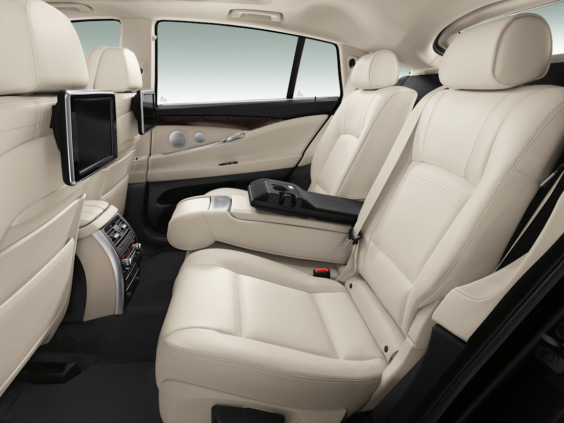 P90118636_highRes_the-new-bmw-5-series