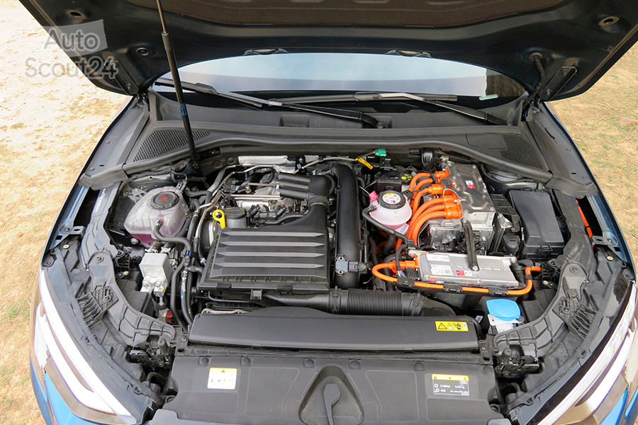 FT_14_audi_a3_sportback_motor_1.JPG