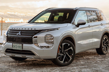 Editorial 2023 mitsubishi outlander phev 04 ew