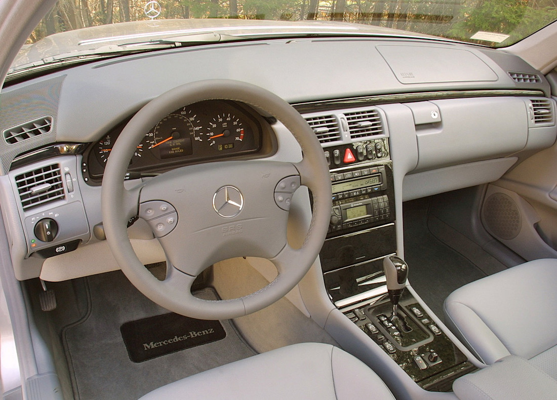 mercedes-benz-320-interior