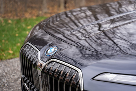 Editorial 2024 bmw 750e jw 28