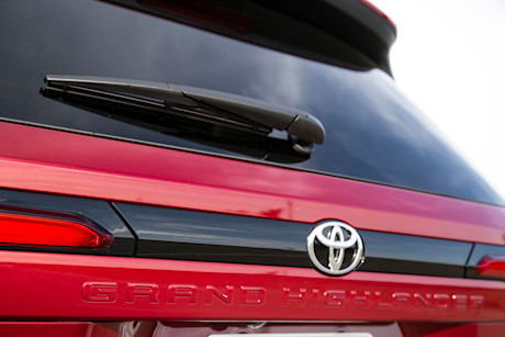 Editorial 2024 toyota grand highlander limited awd td 231019 11 jw