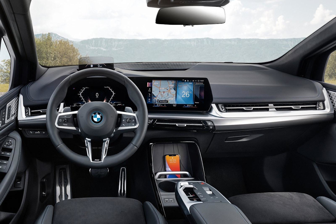 BMW-230e-Active-Tourer-Cockpit