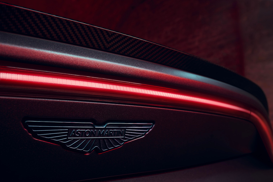 Aston-Martin-vantage-S-2025 (18).jpg