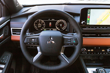 Editorial 2023 mitsubishi outlander phev 16 ew