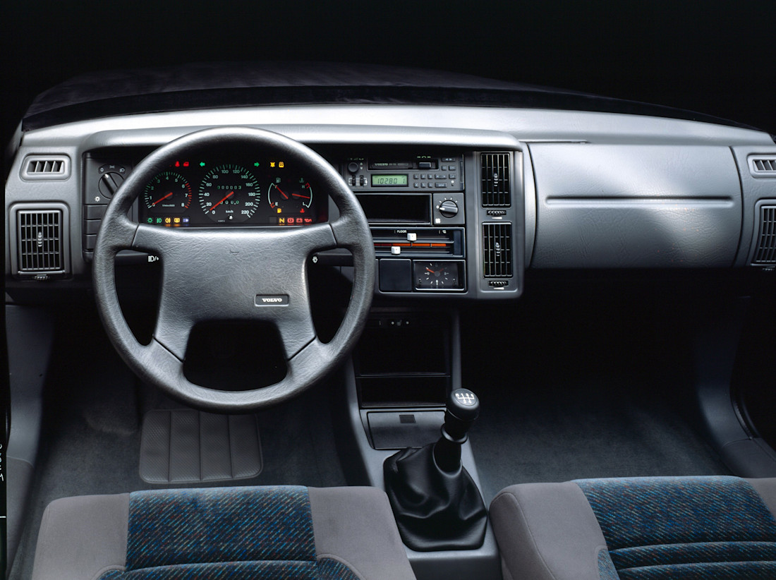 volvo_440_2