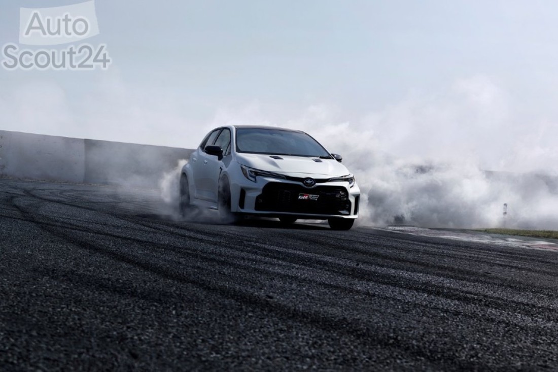 Toyota-GR_Corolla-2023-1280-08.jpg