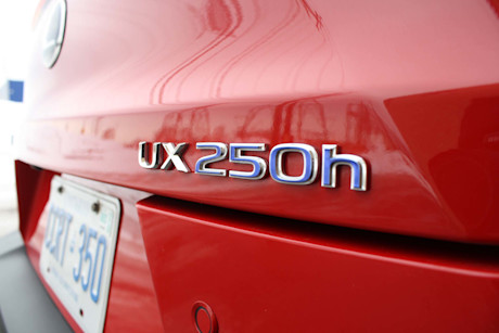 Lexus UX 250h AWD 2020 : essai hivernal Image