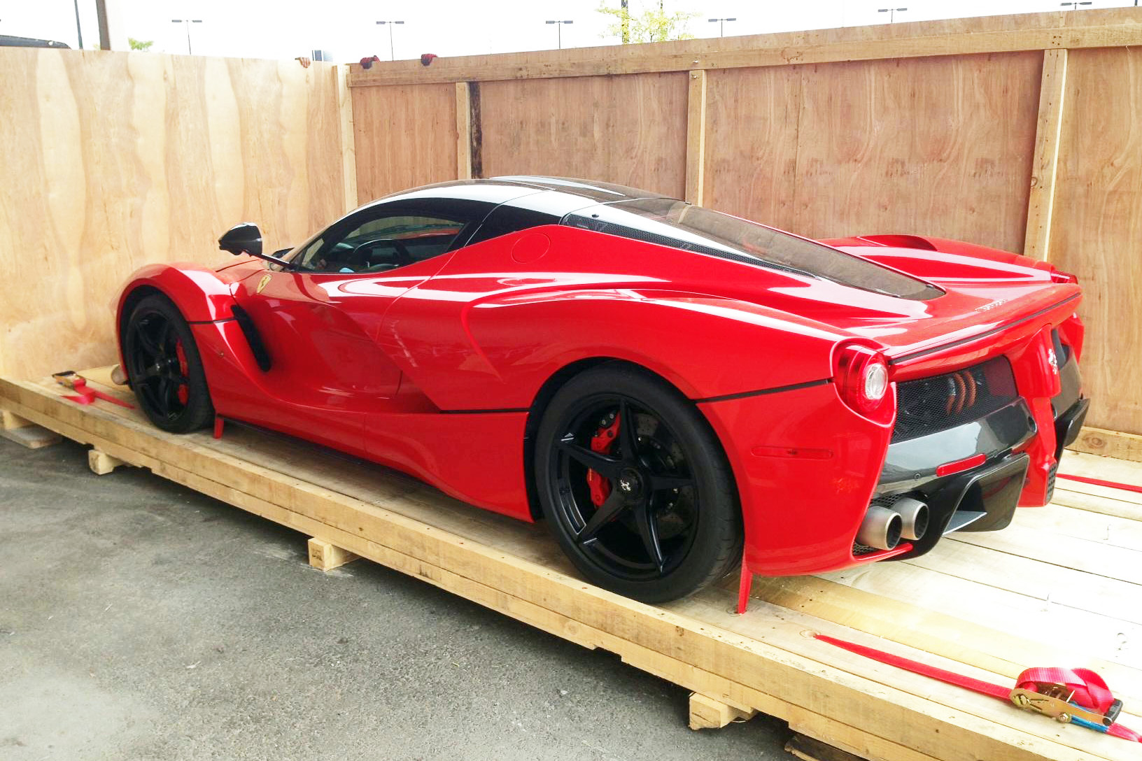 Ferrari LaFerrari lands in Canada for Former Dragon Robert