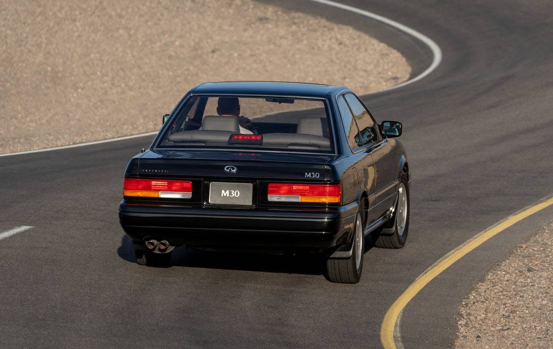 2vehBxkzWocpN1OhIphwsj-5642f0386a1fb22f0a884aa803e6962c-infiniti-m30-back-1100