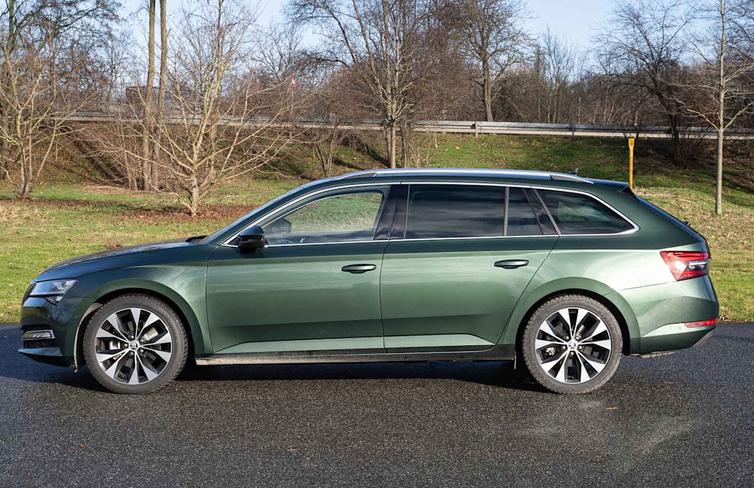 skoda-superb-combi-side