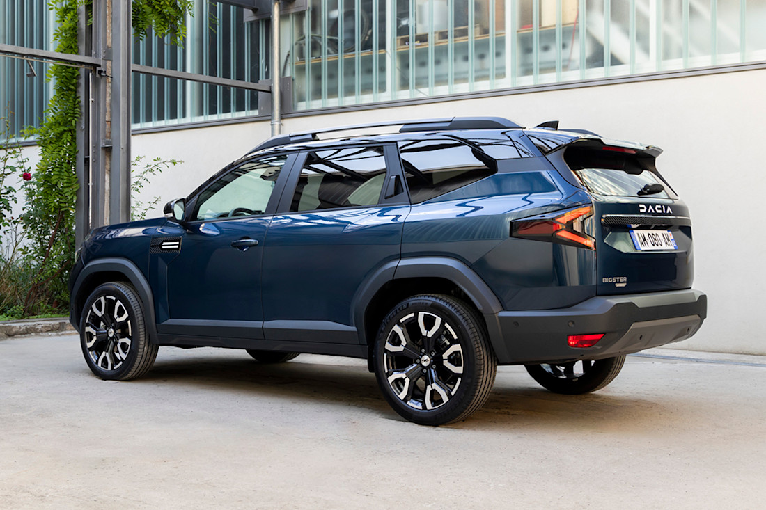 dacia-bigster-back-side
