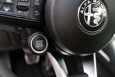 Editorial 2022 alfa romeo stelvio veloce 15 pb