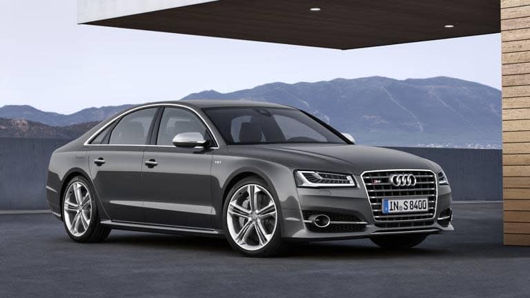 Audi S8 privit din fata