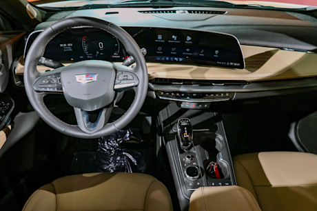 Editorial 2024 cadillac xt4 premium luxury p 230630 10 jm