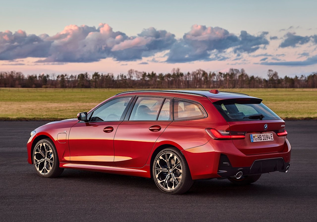 BMW-3-Series Touring-2025