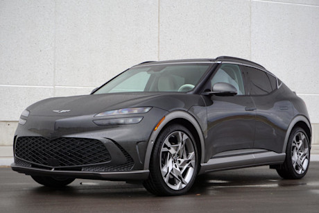 Editorial 2024 genesis gv60 performance awd td 231128 02 di