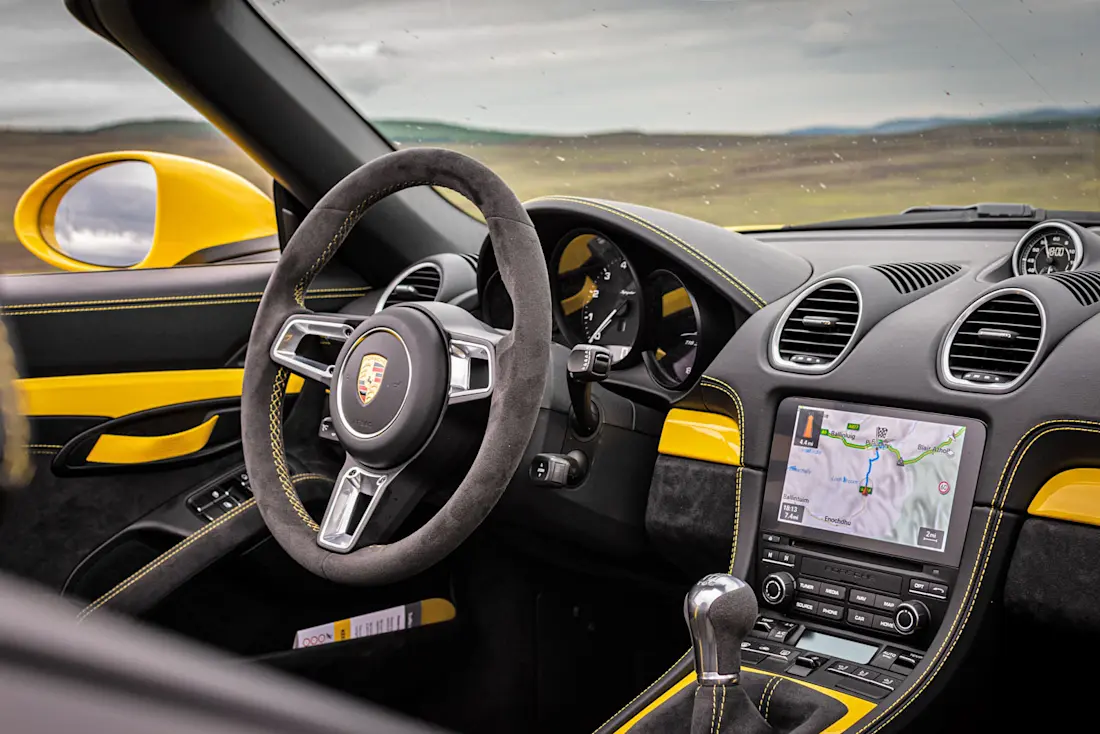 Porsche-718-Spyder-Interior Porsche-718-Spyder-Interior