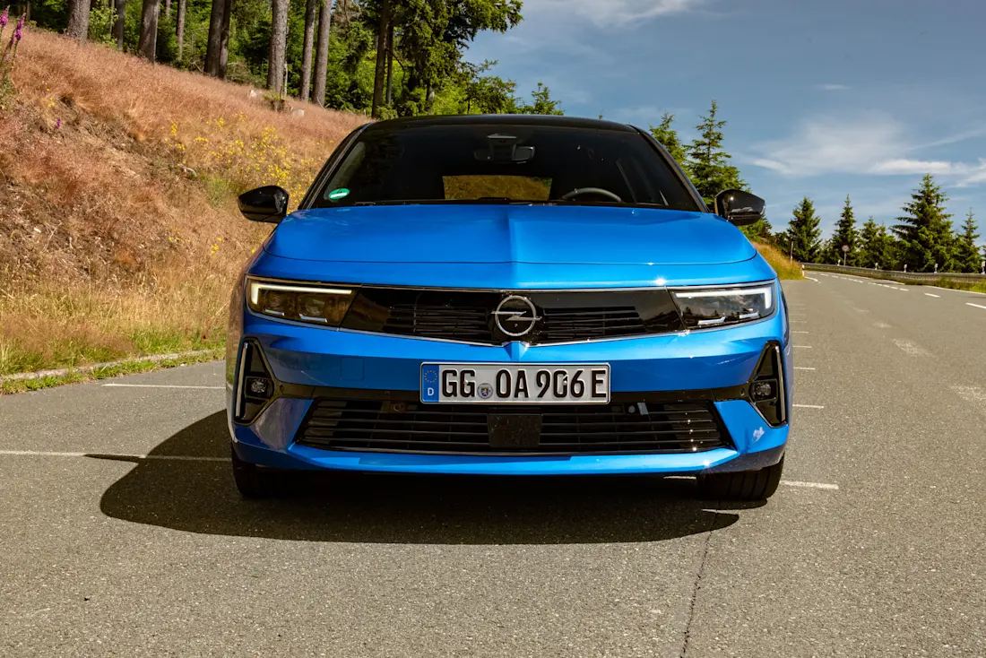 Opel-Astra-Sports-Tourer-2022-Front