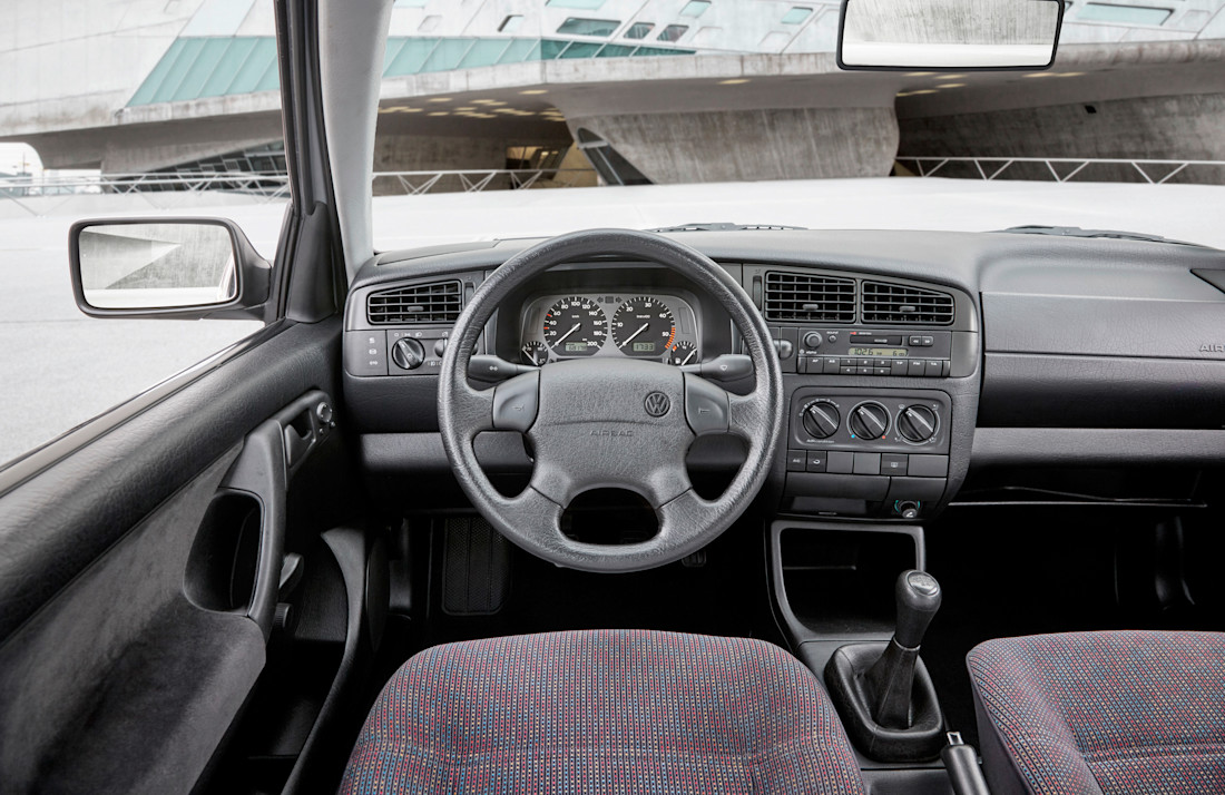 volkswagen_golf_5-door (2)