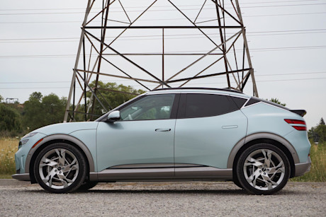 Editorial 2023 genesis gv60 performance awd 04 di